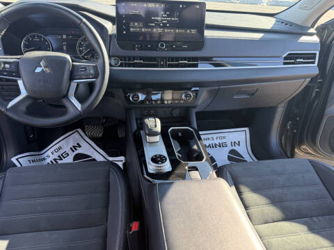 2025 Mitsubishi Outlander SE