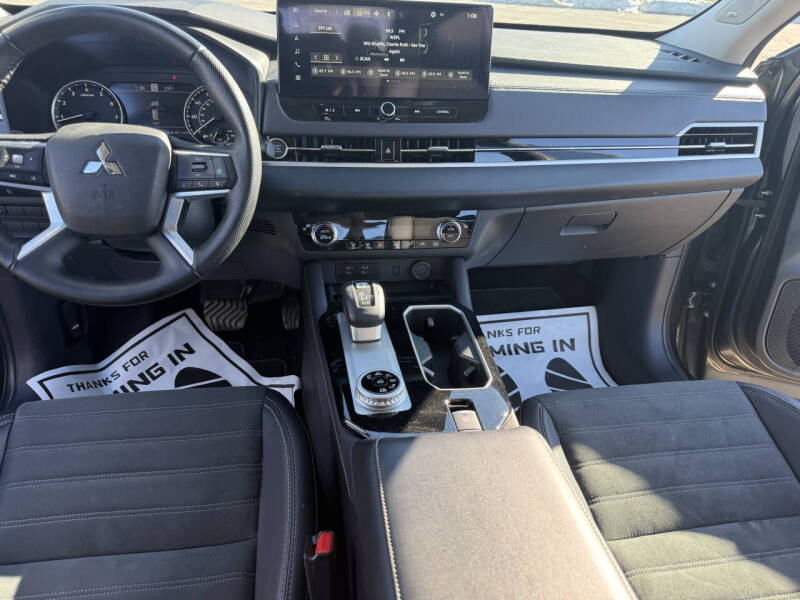 2025 Mitsubishi Outlander SE