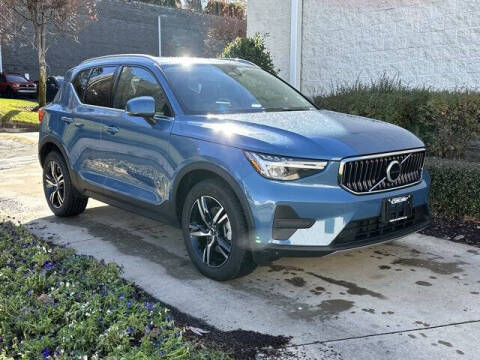 2025 Volvo XC40 B5 Core Bright Theme