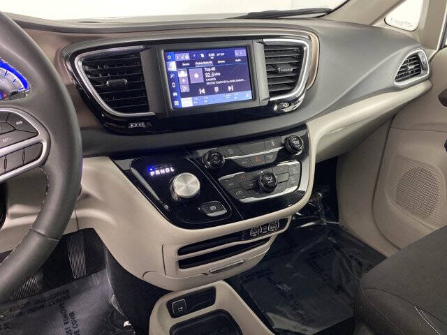 2024 Chrysler Voyager LX