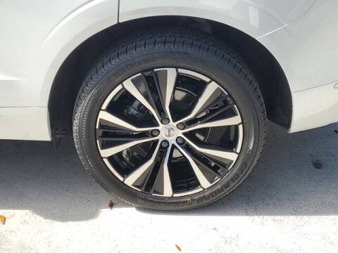 2023 Volvo XC60 B5 Plus Dark Theme