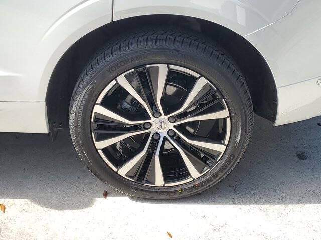 2023 Volvo XC60 B5 Plus Dark Theme