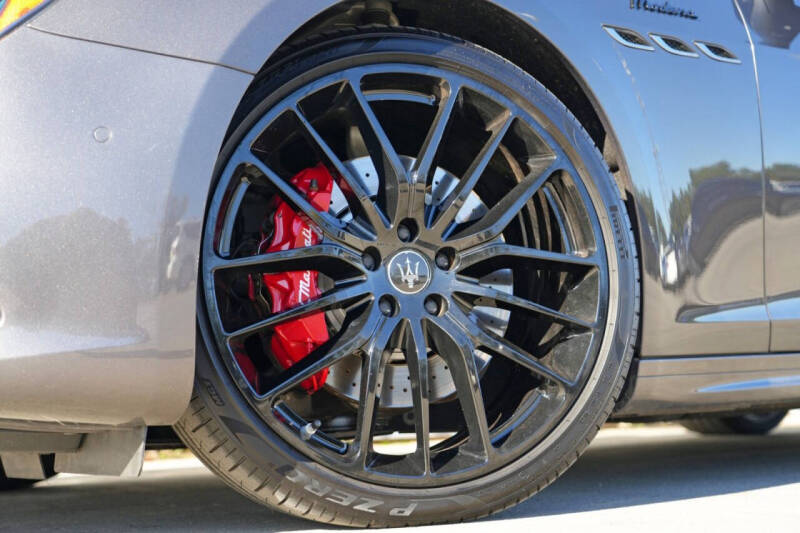 2023 Maserati Ghibli Modena Q4