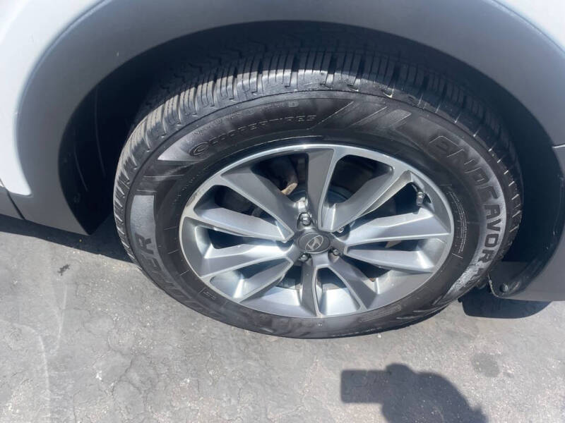2017 Hyundai Santa Fe SE