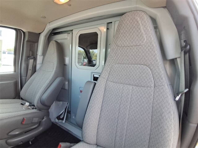 2025 Chevrolet Express 3500