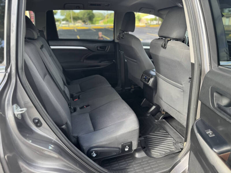 2018 Toyota Highlander LE