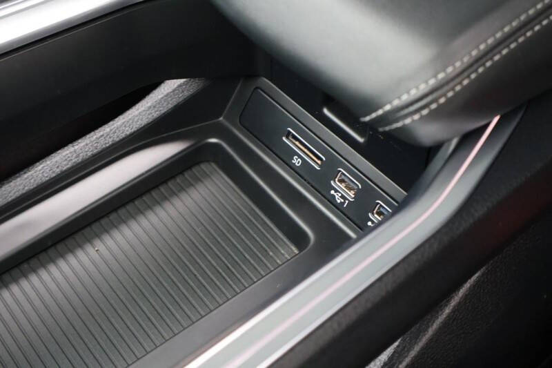 2019 Audi e-tron quattro Prestige