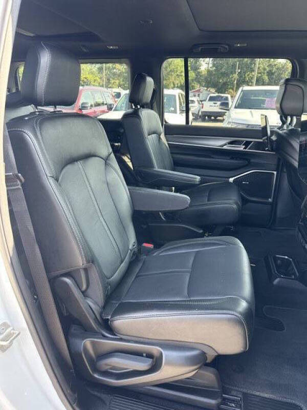 2023 Jeep Wagoneer Carbide