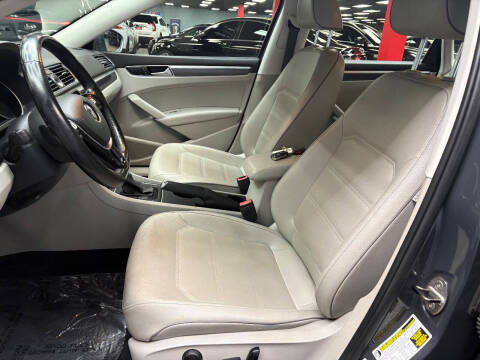 2017 Volkswagen Passat 1.8T R-Line