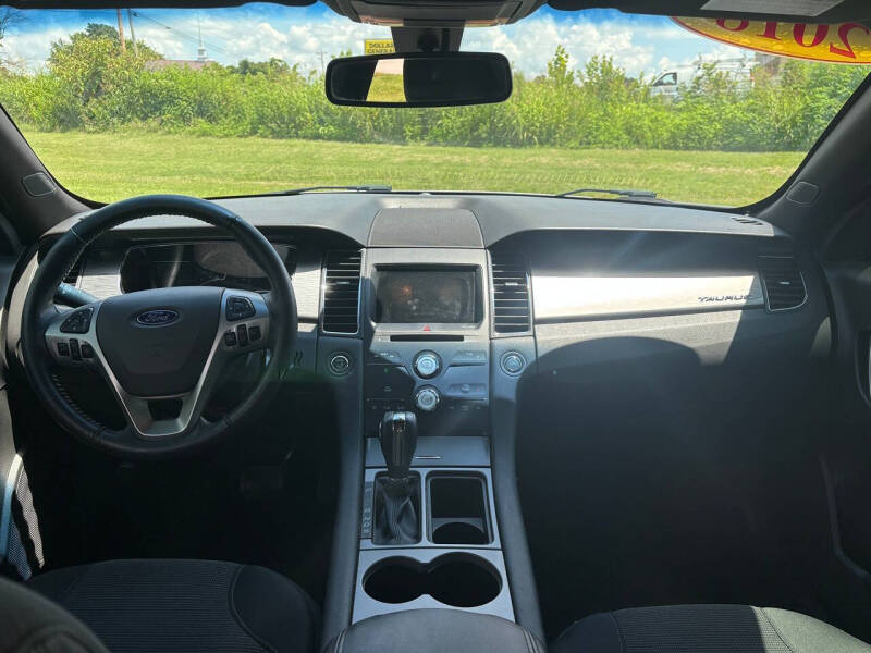 2018 Ford Taurus SEL