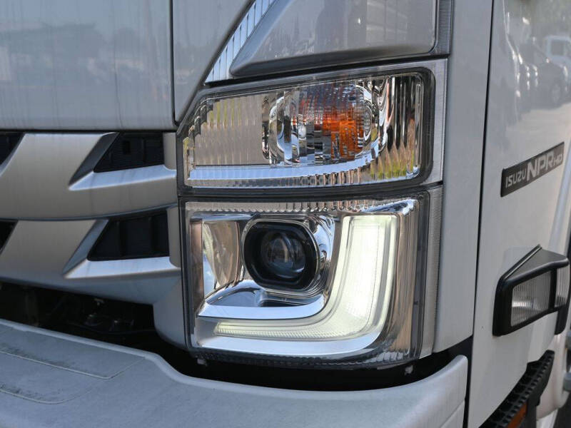 2024 Isuzu NPR HD 1F2
