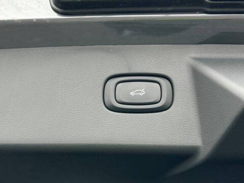 2025 VinFast VF8 Plus