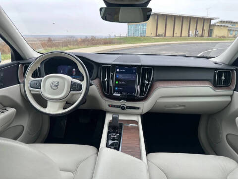 2022 Volvo XC60 B5 Momentum