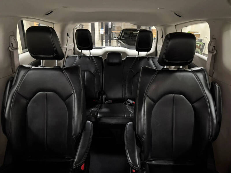 2023 Chrysler Pacifica Plug-In Hybrid Touring L