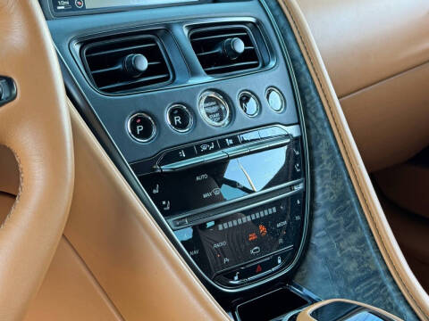 2022 Aston Martin DB11 V8