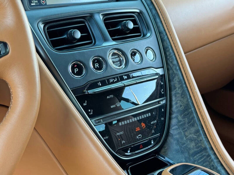 2022 Aston Martin DB11 V8