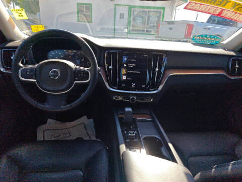 2022 Volvo S60 B5 Momentum