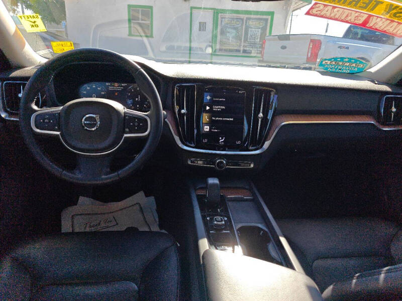 2022 Volvo S60 B5 Momentum