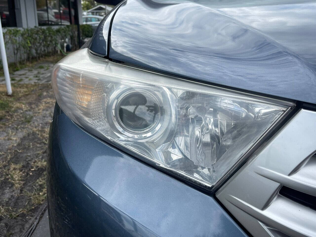 2011 Toyota Highlander  - $13,900