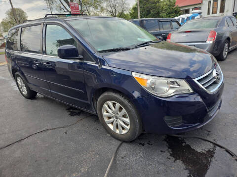 2013 Volkswagen Routan SE