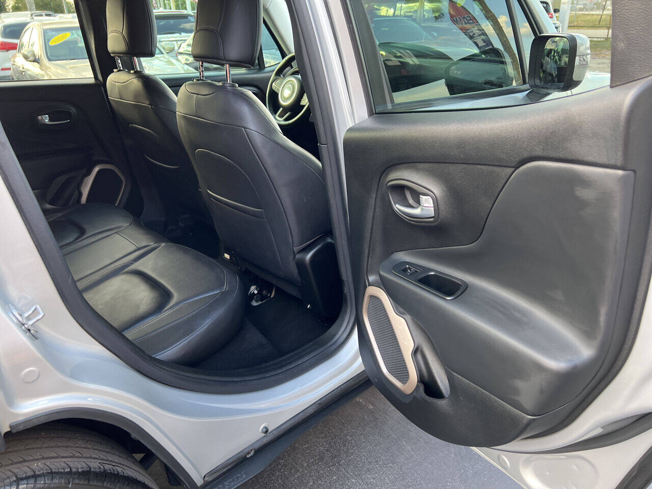 2017 Jeep Renegade  - $17,900