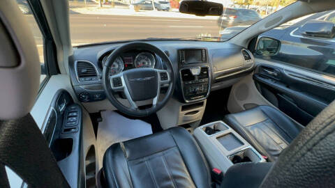 2013 Chrysler Town and Country Touring