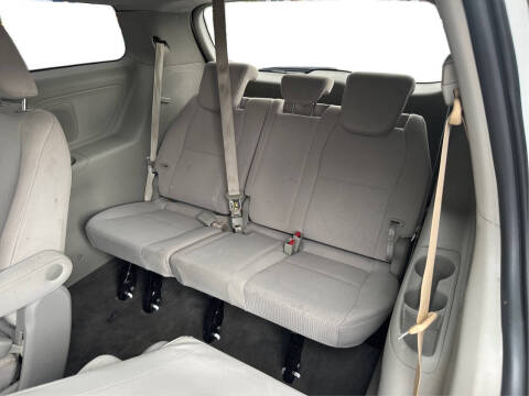 2016 Kia Sedona L