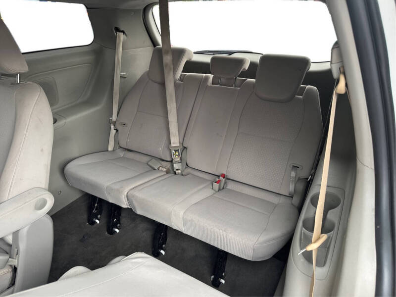 2016 Kia Sedona L