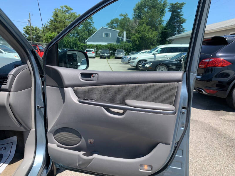 2007 Toyota Sienna LE 8-Passenger