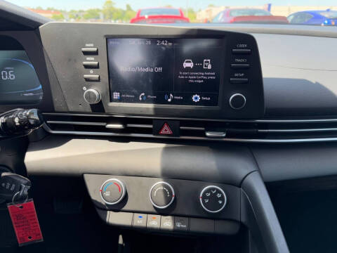 2024 Hyundai Elantra SE