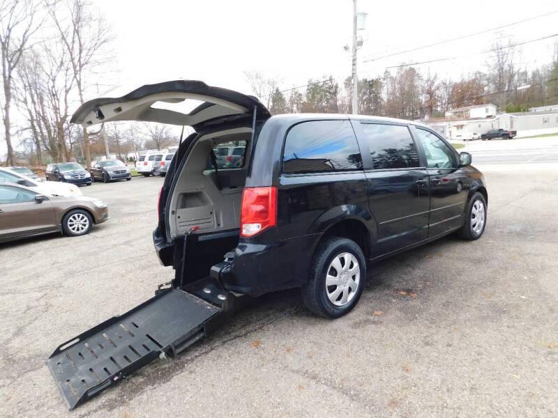 2016 Dodge Grand Caravan SE's photo
