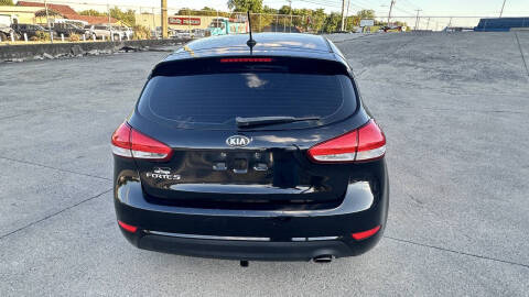 2017 Kia Forte5 LX