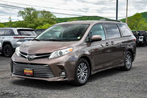 2018 Toyota Sienna XLE Premium 8-Passenger