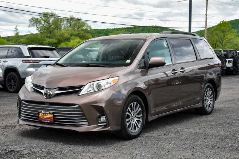 2018 Toyota Sienna XLE Premium 8-Passenger