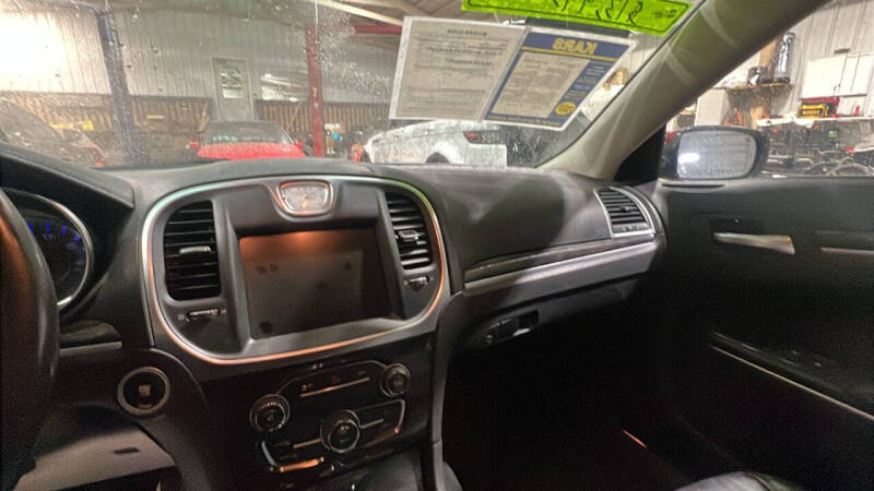 2016 Chrysler 300 Limited