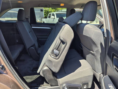 2017 Toyota Highlander LE