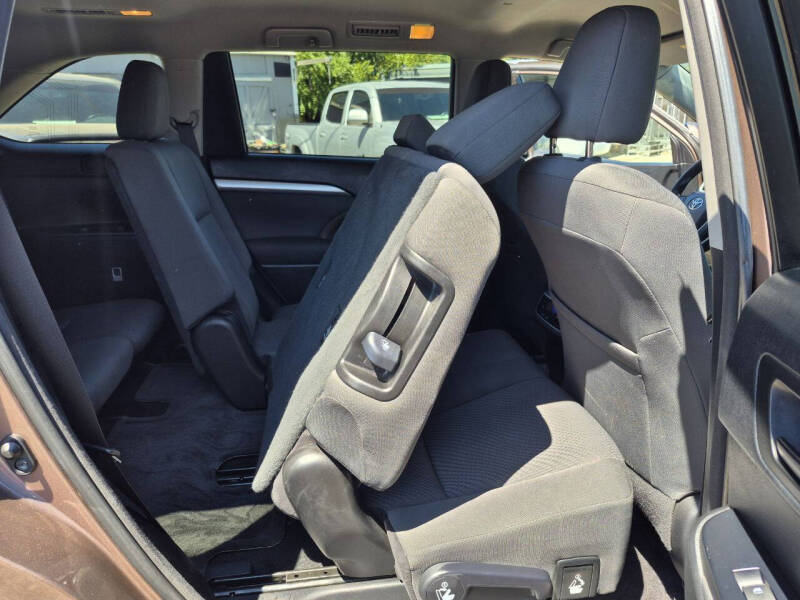 2017 Toyota Highlander LE