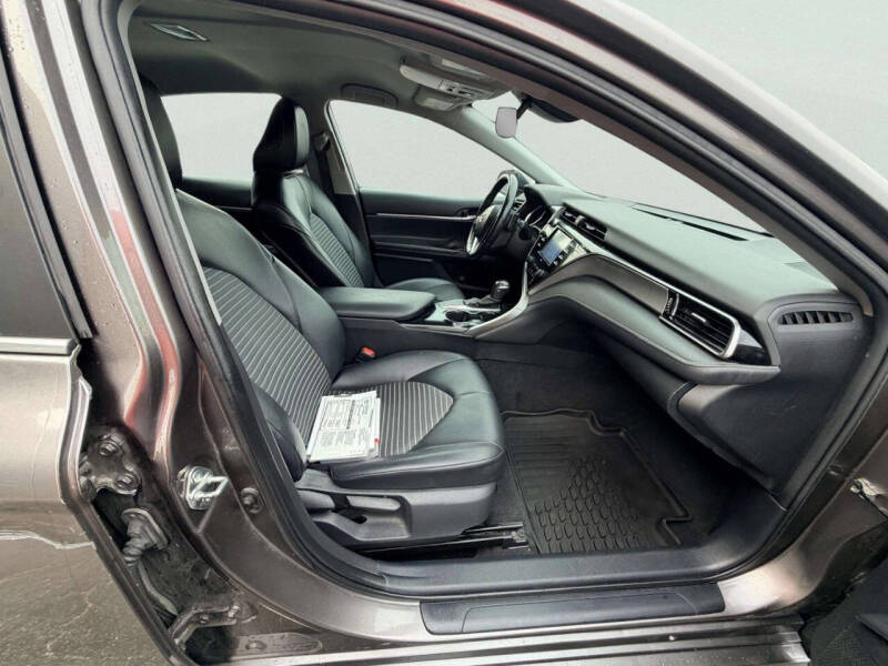2020 Toyota Camry SE