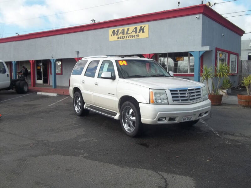 2004 Cadillac Escalade Base photo 2