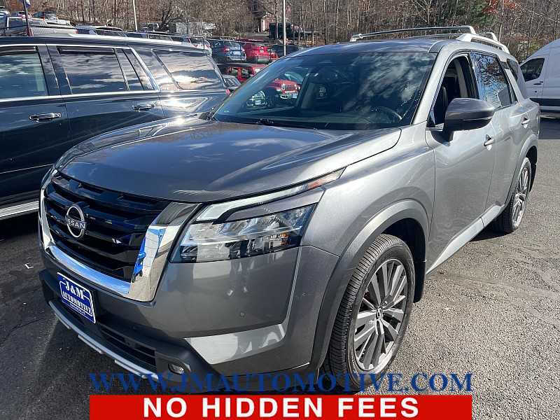 2022 Nissan Pathfinder SL