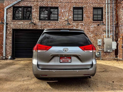 2014 Toyota Sienna Limited 7-Passenger