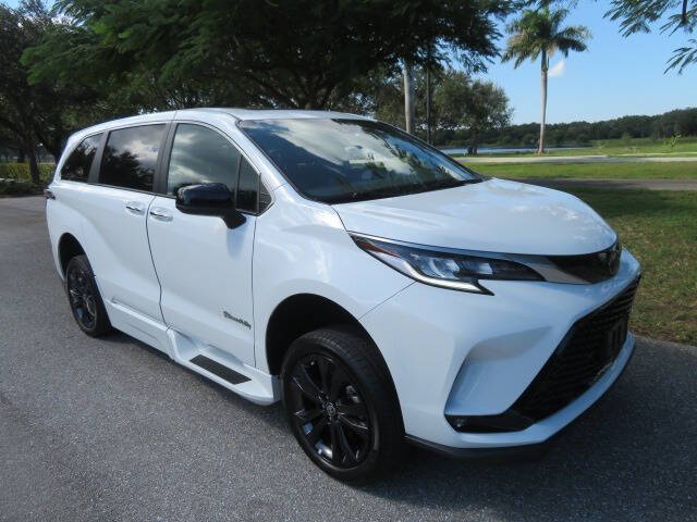 2023 Toyota Sienna XSE 7-Passenger
