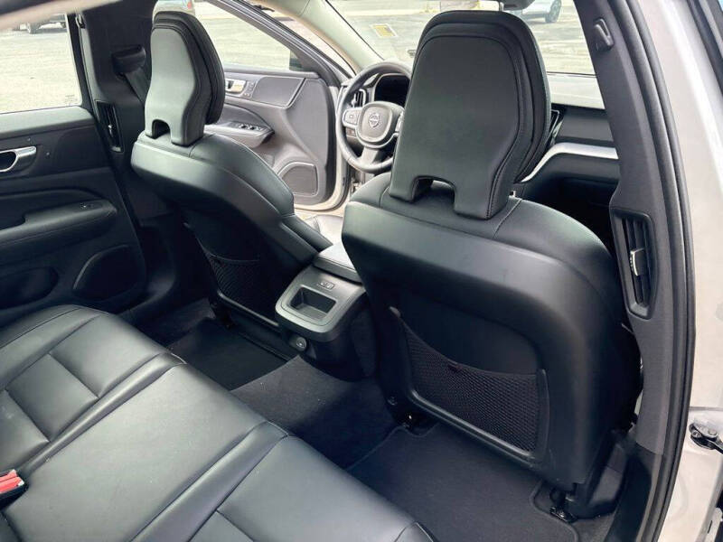 2024 Volvo S60 B5 Core Dark Theme