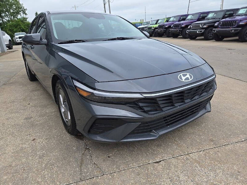 2025 Hyundai Elantra SE