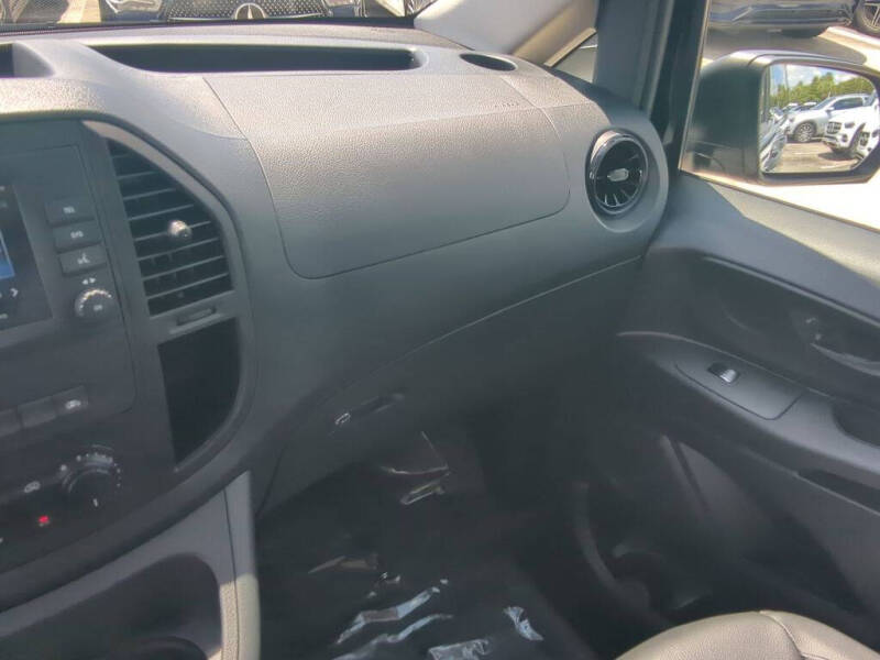 2023 Mercedes-Benz Metris Passenger