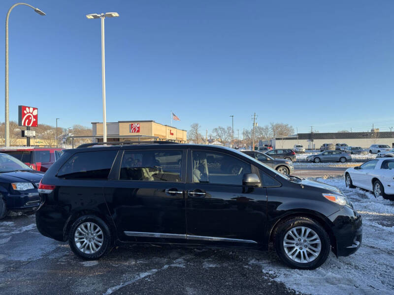 2013 Toyota Sienna XLE 8-Passenger