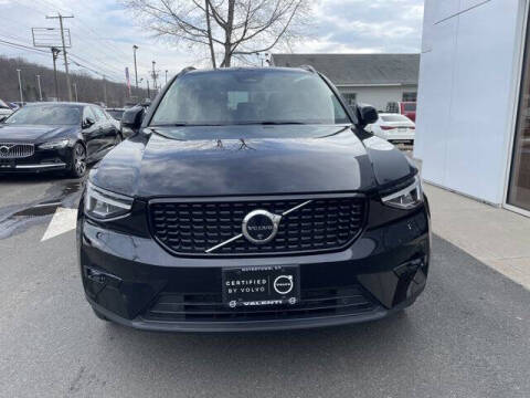 2025 Volvo XC40 B5 Plus Dark Theme