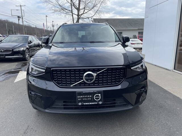 2025 Volvo XC40 B5 Plus Dark Theme