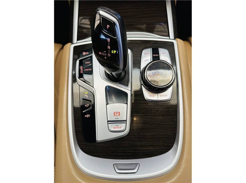 2021 BMW 7 Series 740i