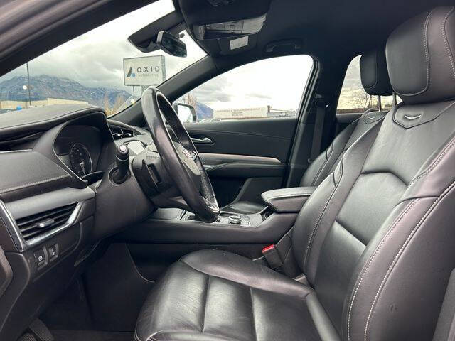 2022 Cadillac XT4 Premium Luxury